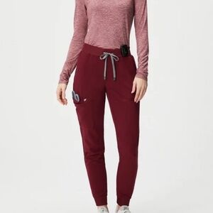 Fabletics scrub set maroon joggers long sleeve